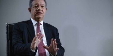 Leonel Fernández encabeza el corte de cinta de la Casa de Convergencia Ciudadana en Gazcue