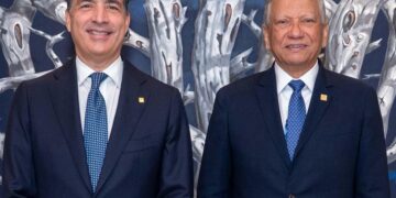 Presidentes ejecutivos de Banreservas y Banco Popular durante un encuentro sobre el sistema financiero dominicano