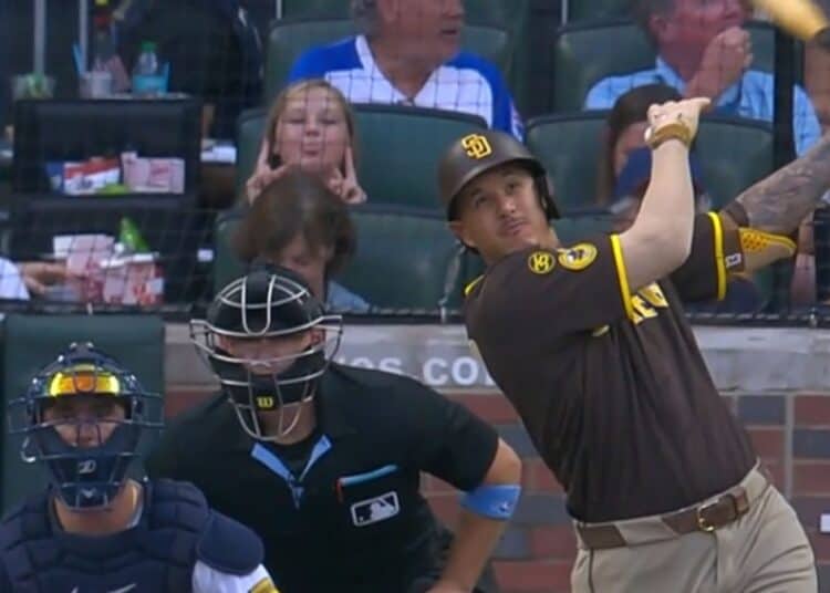 Bateador dominicano de los Padres de San Diego conecta un jonrón en el estadio de los Bravos de Atlanta