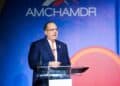El ministro de Hacienda Magín Díaz expone datos económicos durante el almuerzo de AMCHAMDR