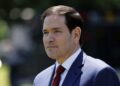 Marco Rubio hablando ante micrófonos durante una comparecencia oficial en Washington
