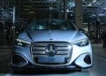 Vehiculo Mercedes-Benz en un concesionario mientras el fabricante aleman recorta su prevision de ventas