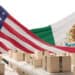 Contenedores de carga en un puerto durante operaciones de comercio entre México y Estados Unidos