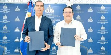 Yayo Sanz Lovatón y Christian del Rosario firman convenio MICM Equifax