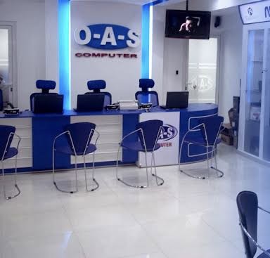 Fachada de una tienda de tecnología en Santo Domingo tras el anuncio de cierre de OAS Computer