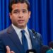 El senador Omar Fernández durante una declaración sobre política migratoria y control fronterizo