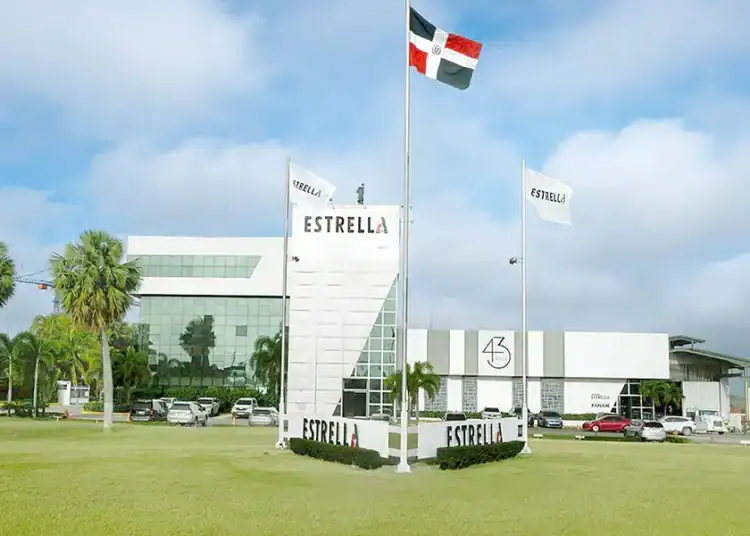 Planta industrial del Grupo Estrella dedicada a la producción de cemento y acero en República Dominicana