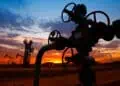Barriles de petróleo y buques petroleros ante la tensión geopolítica en el Estrecho de Ormuz