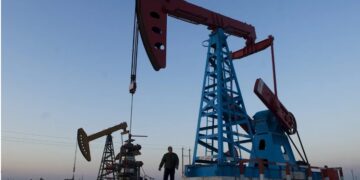 Instalaciones petroleras de Texas, precio del petróleo WTI