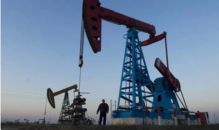 Instalaciones petroleras de Texas, precio del petróleo WTI