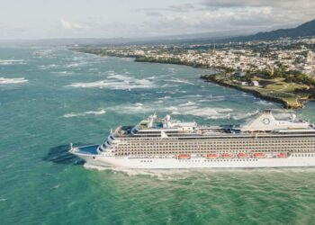 Crucero atracado en la terminal de Puerto Plata en la costa Norte de República Dominicana