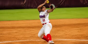 Lanzadora dominicana Anyela Gómez en el círculo durante el partido de softbol contra México en Santo Domingo 2026