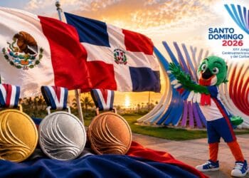 Atletas dominicanos celebran en el podio durante los Juegos Centroamericanos y del Caribe Santo Domingo 2026