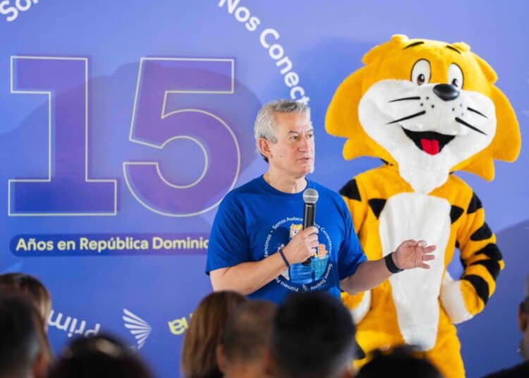 Colaboradores de Seguros SURA en jornada de celebración por sus 15 años en República Dominicana