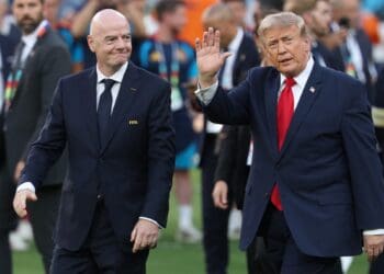 Gianni Infantino, presidente de la FIFA, junto a Donald Trump en un acto oficial