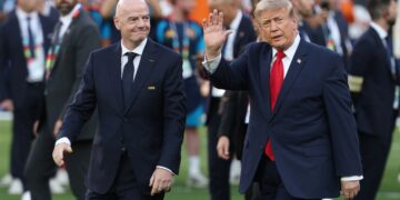Gianni Infantino, presidente de la FIFA, junto a Donald Trump en un acto oficial