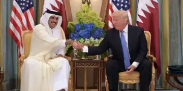 Buque petrolero transitando por el Estrecho de Ormuz bajo tension geopolitica entre EE. UU. e Iran