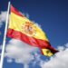 Pasaporte con visado Schengen junto a mapa de Europa para viajar entre países