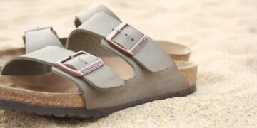 Pantalla del NYSE mostrando el ticker BIRK de Birkenstock con una variación positiva superior al 5%