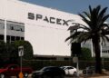 Pantalla de cotizaciones bursátiles mostrando el alza de las acciones de SpaceX en la bolsa de valores