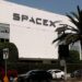 Pantalla de cotizaciones bursátiles mostrando el alza de las acciones de SpaceX en la bolsa de valores