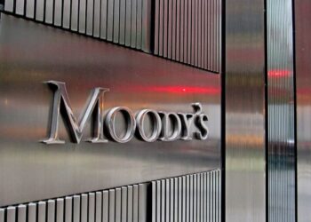 Sede del gobierno federal de México con edificios institucionales al fondo, en el contexto del análisis fiscal de Moody's