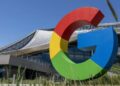 Sede de Alphabet en Mountain View California con logo de Google visible en el exterior del edificio