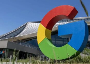 Sede de Alphabet en Mountain View California con logo de Google visible en el exterior del edificio