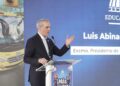 Presidente Luis Abinader y ministro Luis Miguel De Camps en apertura del año escolar 2026-2027 en Escuela Espejo La Milagrosa, Santo Domingo Este