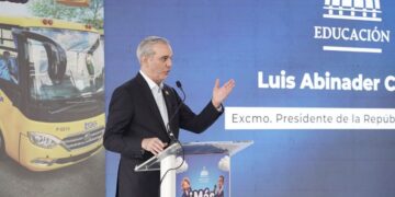Presidente Luis Abinader y ministro Luis Miguel De Camps en apertura del año escolar 2026-2027 en Escuela Espejo La Milagrosa, Santo Domingo Este