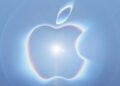 John Ternus en el escenario del Apple Event septiembre 2026 presentando el iPhone 18 Pro y el primer iPhone plegable
