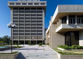 Fachada del Banco Central de la República Dominicana en Santo Domingo