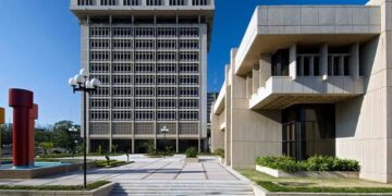 Fachada del Banco Central de la República Dominicana en Santo Domingo