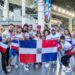 Activación de Arajet en loanDepot park durante el Dominican Heritage Day con fanáticos dominicanos en Miami