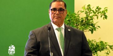 José Peña Santana de la Fuerza del Pueblo durante conferencia sobre aranceles y comercio exterior en Hotel El Embajador, Santo Domingo