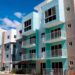 Obreros de la construcción trabajando en un edificio residencial en Santo Domingo, República Dominicana