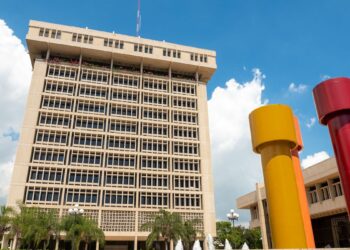 Fachada del Banco Central de la República Dominicana en Santo Domingo
