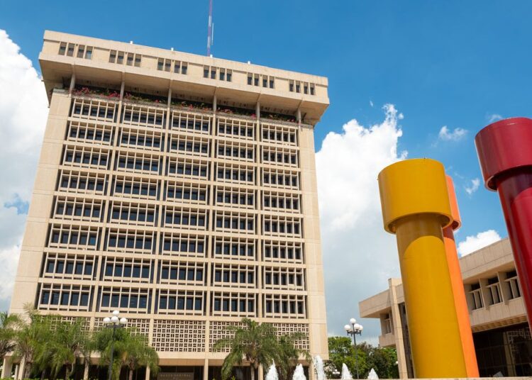 Fachada del Banco Central de la República Dominicana en Santo Domingo