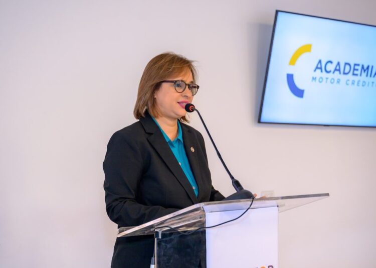 Directivos de Banco Motor Crédito durante el lanzamiento de la Escuela de Servicio en Santo Domingo