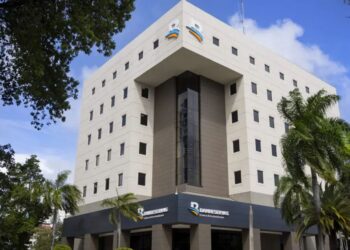 Fachada del Banco de Reservas en Santo Domingo tras obtener calificación AAA de Feller Rate