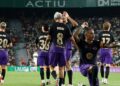 Raphinha celebra su gol de penal en el partido Barcelona vs Elche de LaLiga 2026-2027