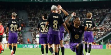 Raphinha celebra su gol de penal en el partido Barcelona vs Elche de LaLiga 2026-2027