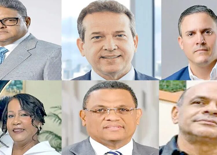 Víctor Bisonó Haza asumiendo como nuevo ministro de Relaciones Exteriores de República Dominicana junto al presidente Luis Abinader