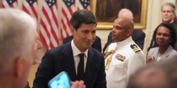 Pantalla con cotizaciones de bonos del Tesoro de EEUU en una sala de operaciones de Wall Street
