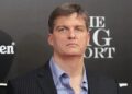 Michael Burry y logo de Nvidia en pantalla de bolsa de valores con datos financieros en rojo