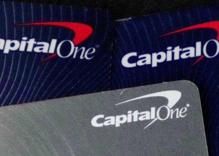 Sede de Capital One en Estados Unidos mientras el banco enfrenta demanda de Donald Trump por cierre de cuentas en 2021