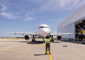 Airbus A320CEO en el hangar de mantenimiento pesado de FL Technics en el Aeropuerto Internacional de Punta Cana, República Dominicana