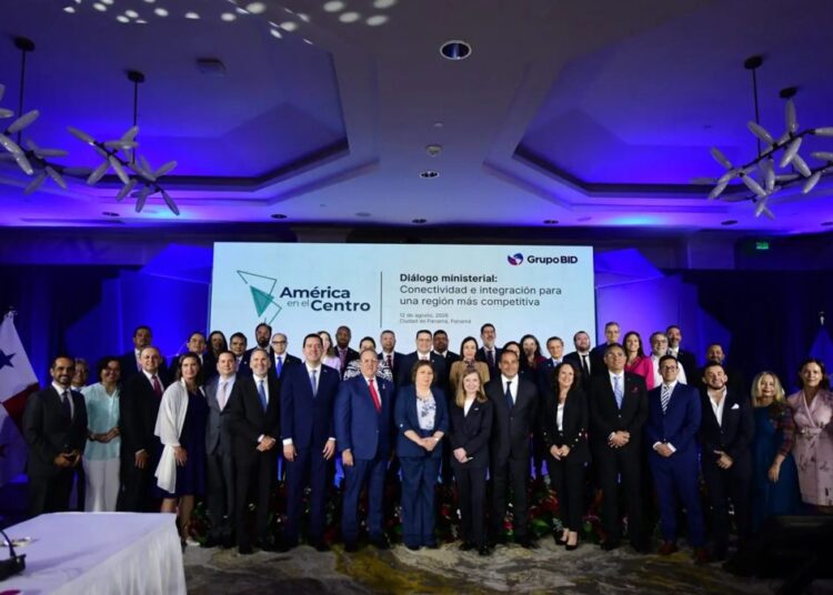 Ministros dominicanos Magín Díaz y Yayo Sanz Lovatón participan en diálogo ministerial del BID en Ciudad de Panamá