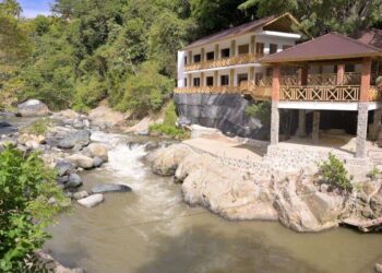 Agentes de Medio Ambiente y militares durante operativo en ribera del río Yaque del Norte en Jarabacoa