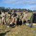 Equipo portátil WaterCube de Genesis Systems desplegado en terreno para generar agua potable del aire en operación militar